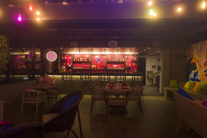 Lounge 120 of 148