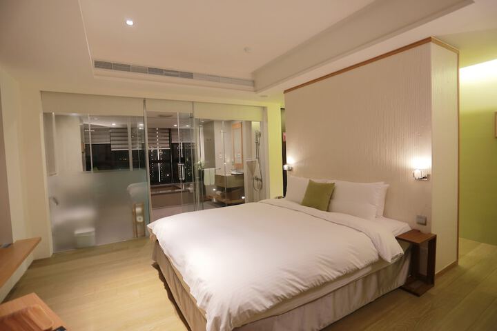 Room 19 of 76