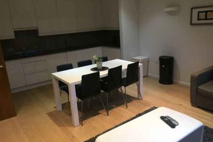 Room 5 of 8
