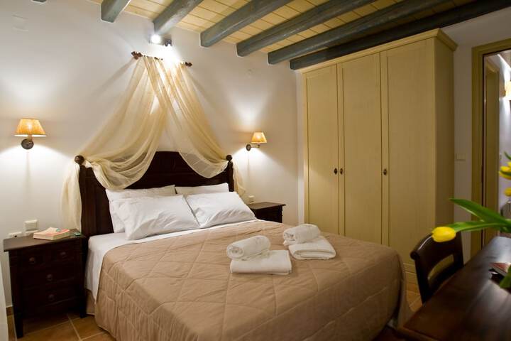 Room 3 of 75