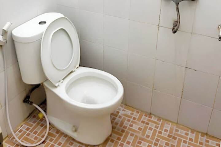 Room 4 of 7