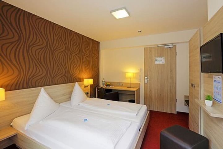 Room 5 of 44