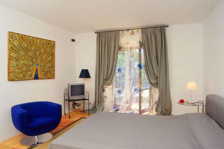 Room 12 of 52