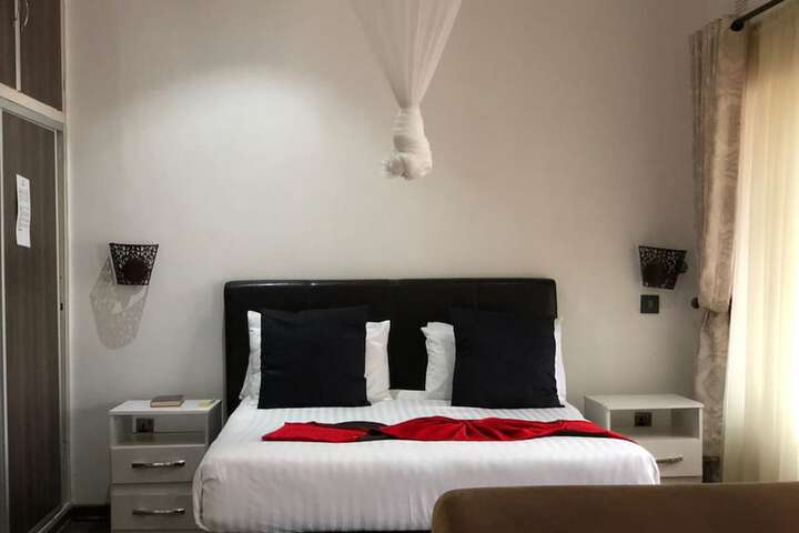 Room 7 of 28