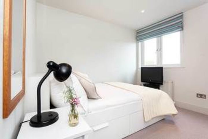 Room 14 of 32