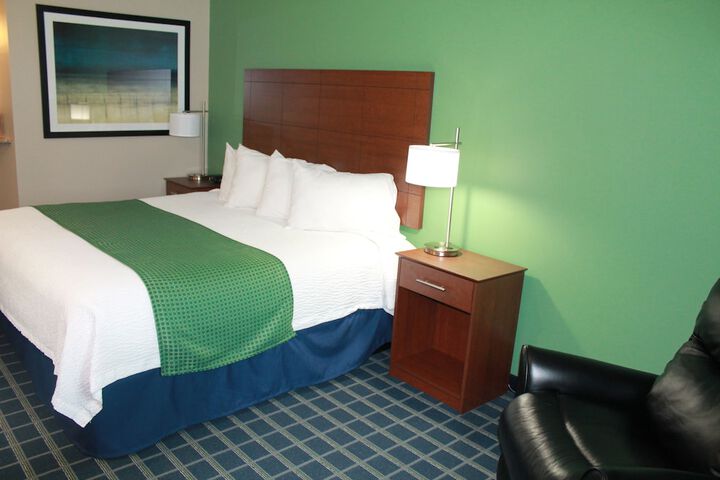 Room 4 of 32