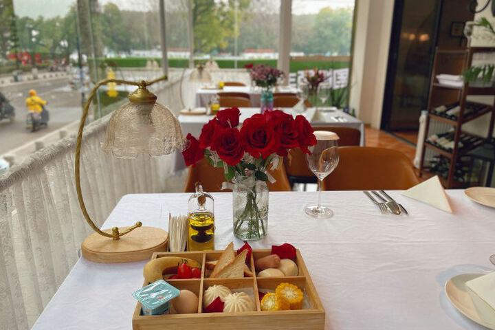 Dining 6 of 13