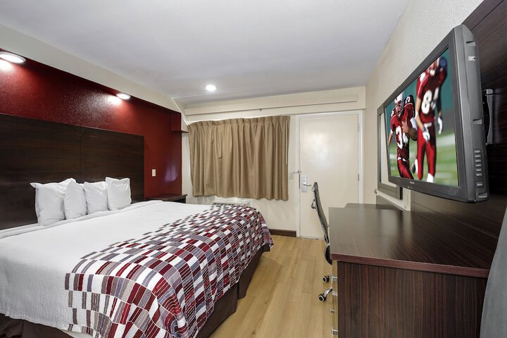 1 King Bed (7 of 21)
