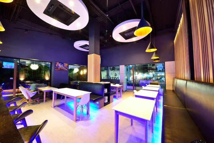 Lounge 39 of 44