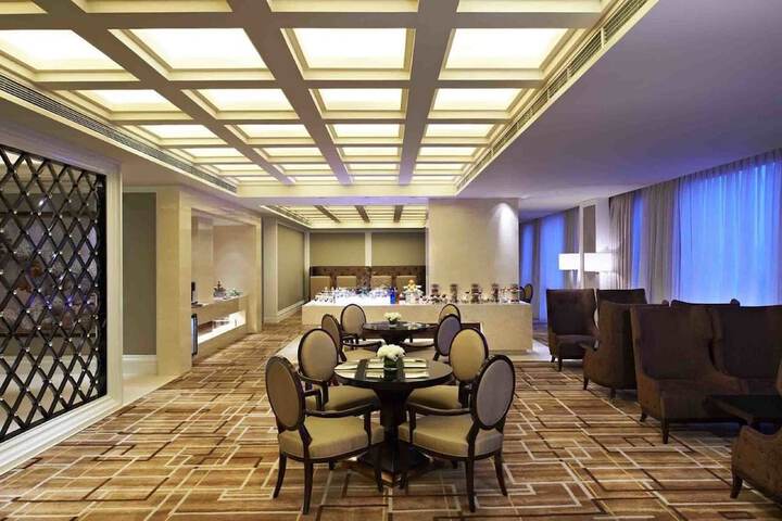 Business Center 23 of 23