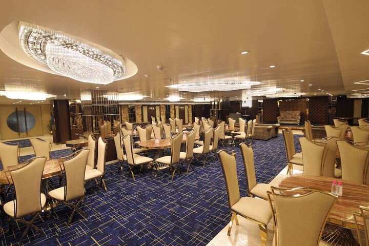 Ballroom/Hall 37 of 82
