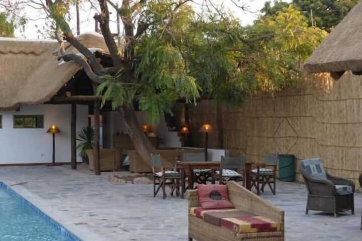 Pool 10 of 28