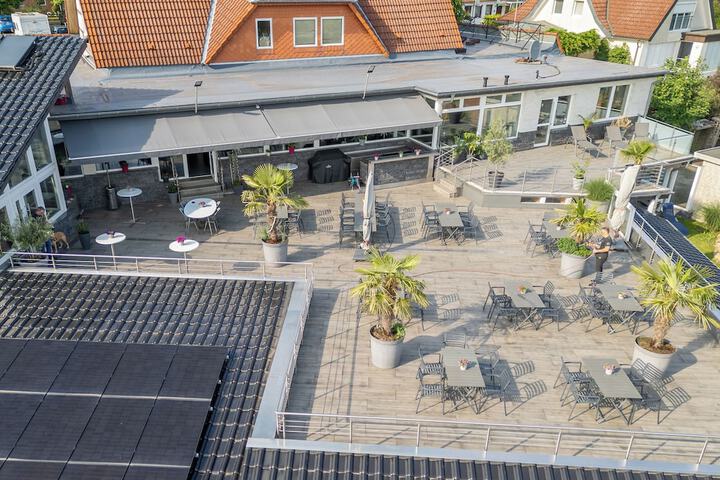 Sundeck 52 of 67