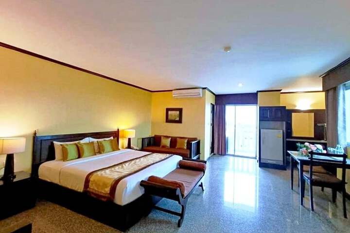 Room 40 of 77