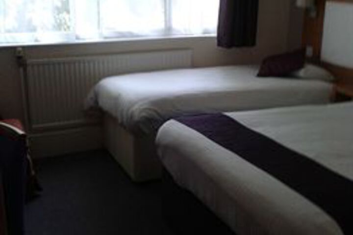 Room 6 of 12