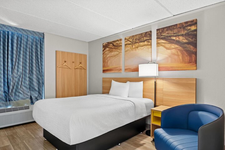 Room 25 of 46