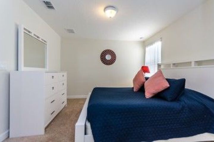 Room 12 of 25