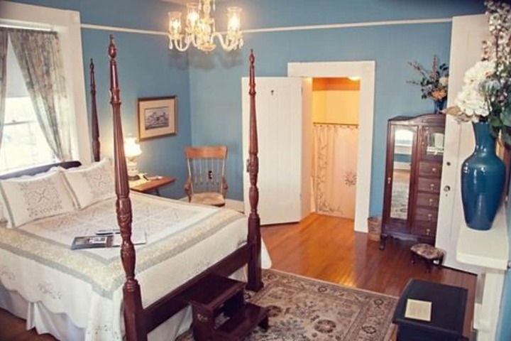 Room 3 of 47