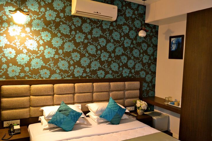 Room 8 of 63