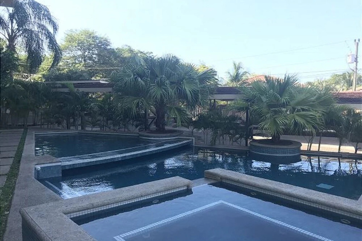 Pool 10 of 16