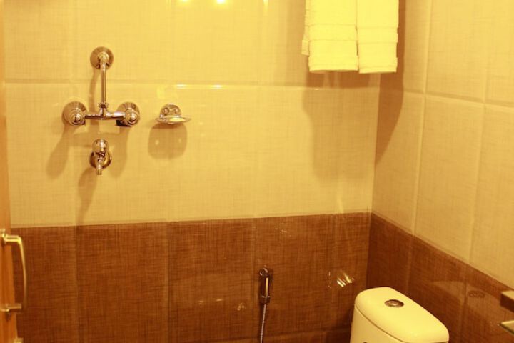 Room 11 of 23