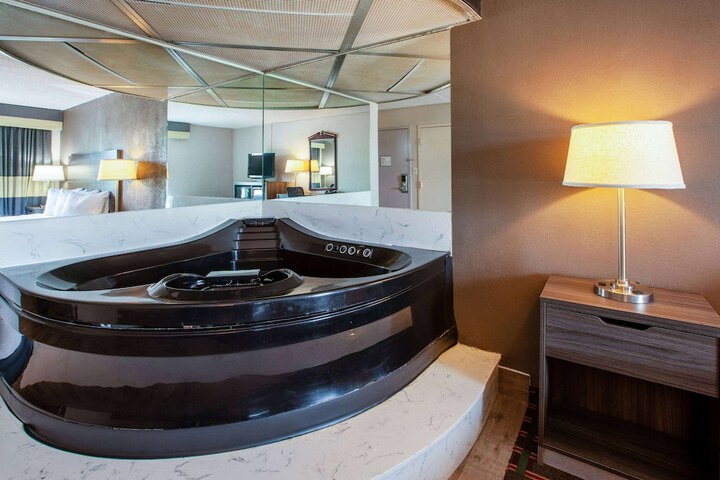 Jetted tub