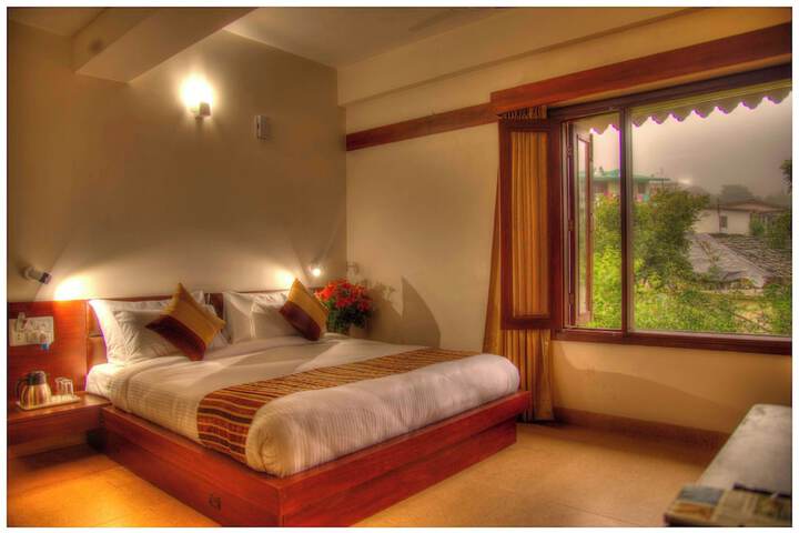 Luxury Hotel Palm Bhimtal