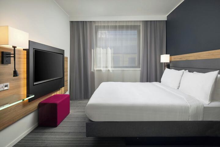 Room 26 of 103
