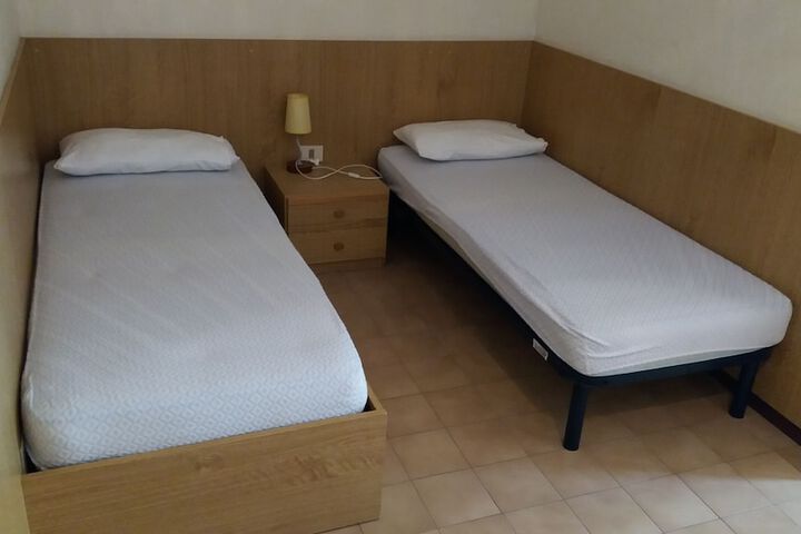 Room 2 of 60
