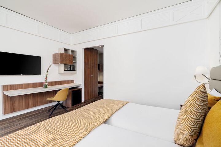 Room 13 of 66