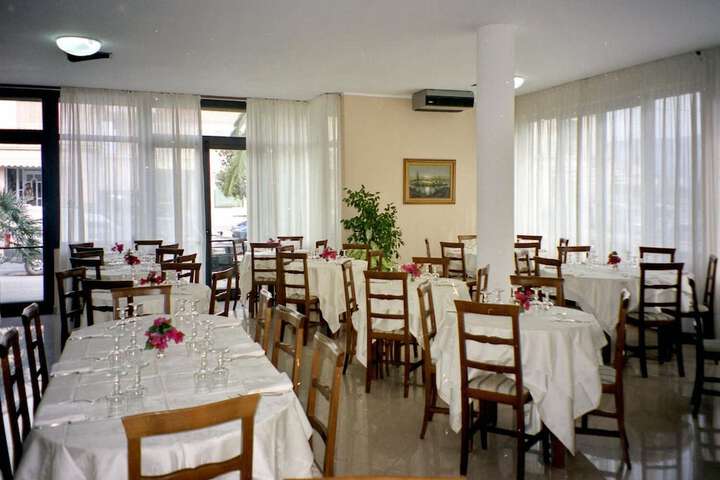 Dining 23 of 43