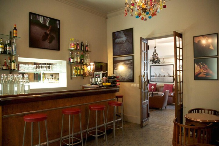 Lounge 44 of 53