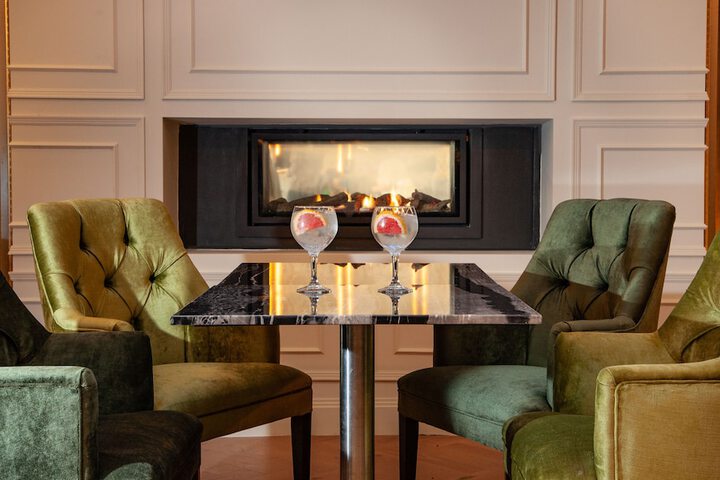 Lounge 82 of 96
