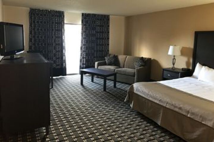 Hotel Suite Photo
