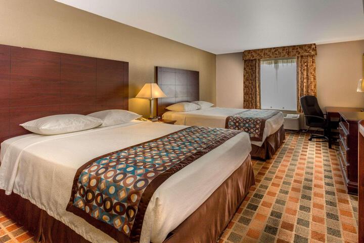2 Queen Beds (1 of 5)