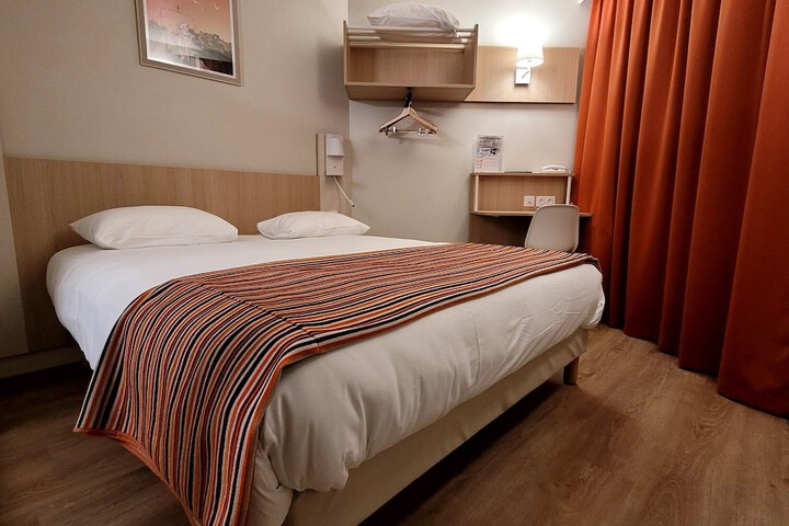 Room 9 of 30