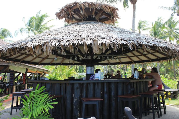 Lounge 105 of 136