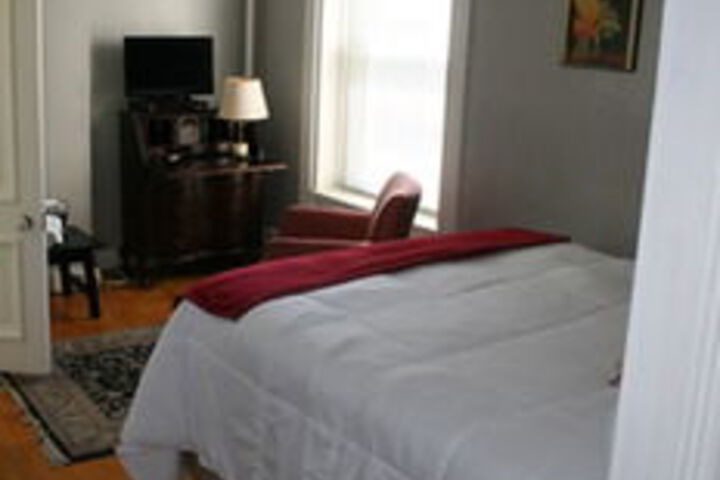 Hotel Suite Photo