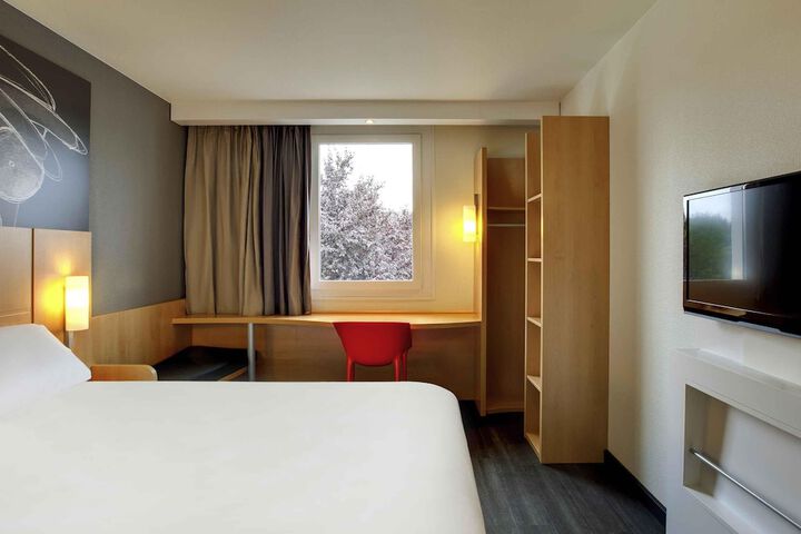 Room 4 of 30