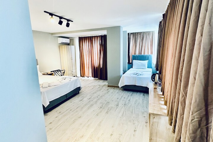Room 6 of 32