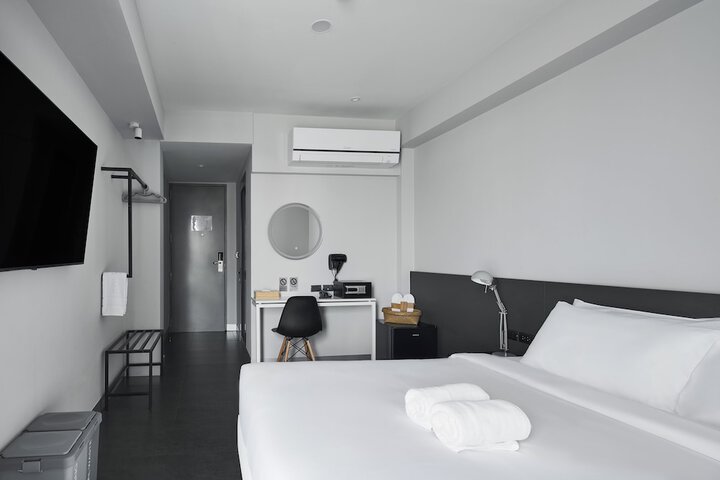 Room 9 of 38