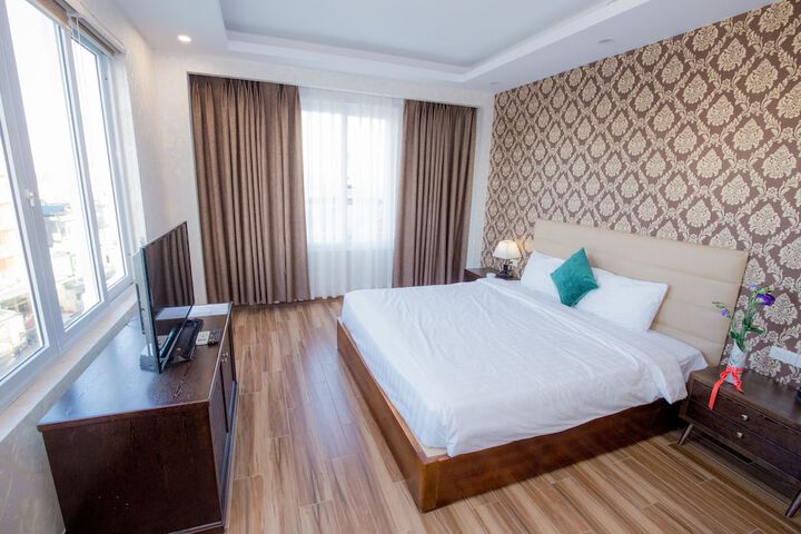 Room 10 of 13