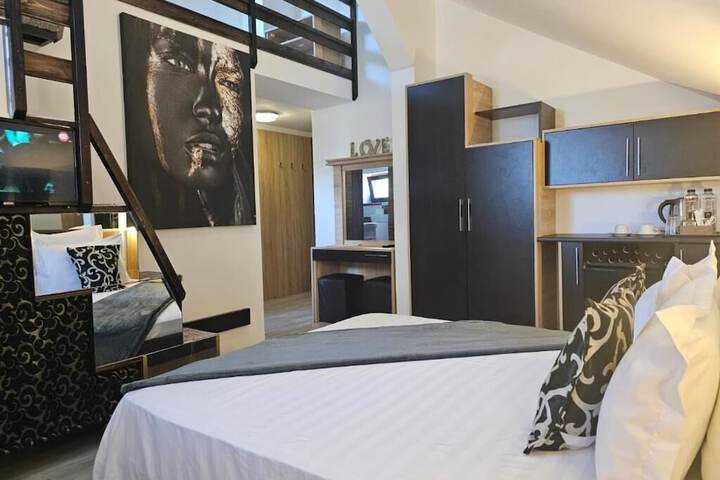 Room 8 of 14