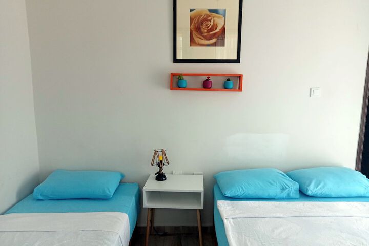 Room 2 of 31