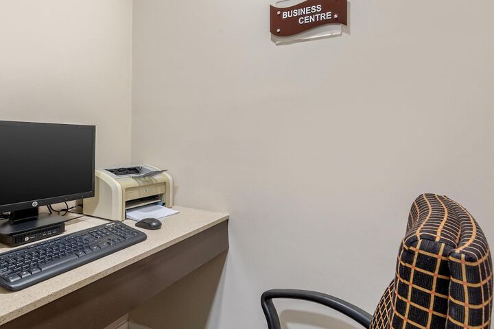 Business Center 22 of 23