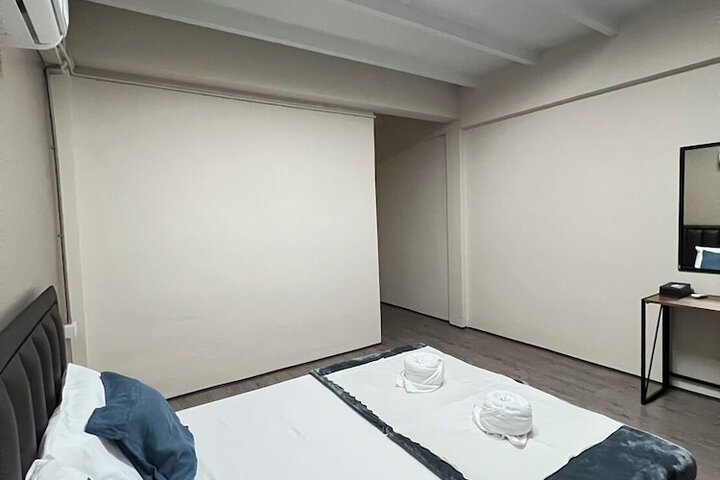 Room 8 of 27