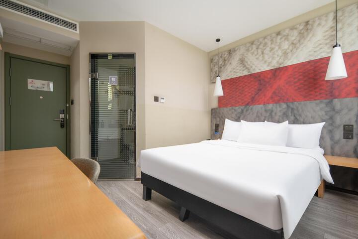 Room 37 of 41