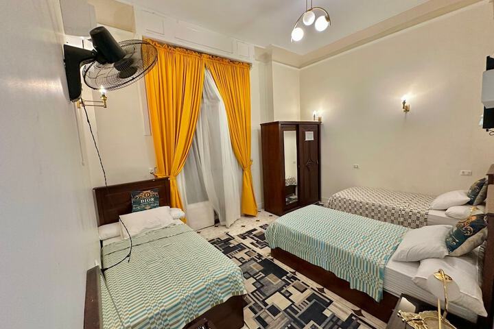 Room 9 of 35