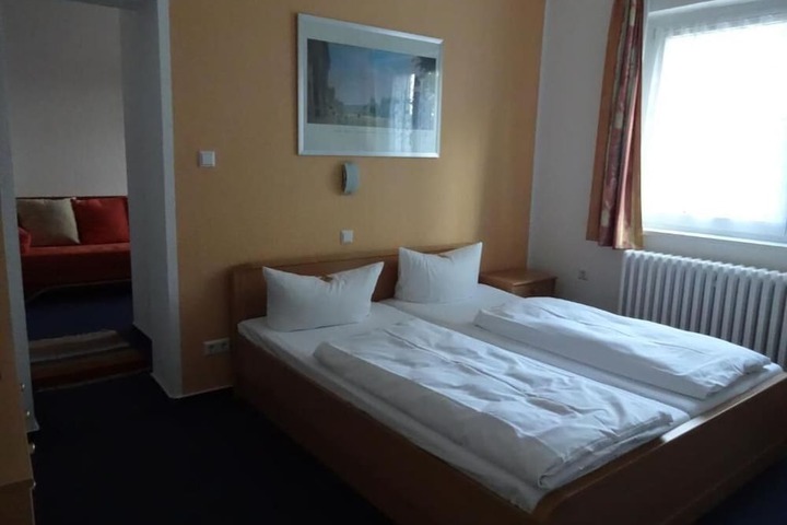 Room 4 of 20