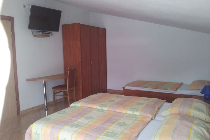 Room 44 of 51